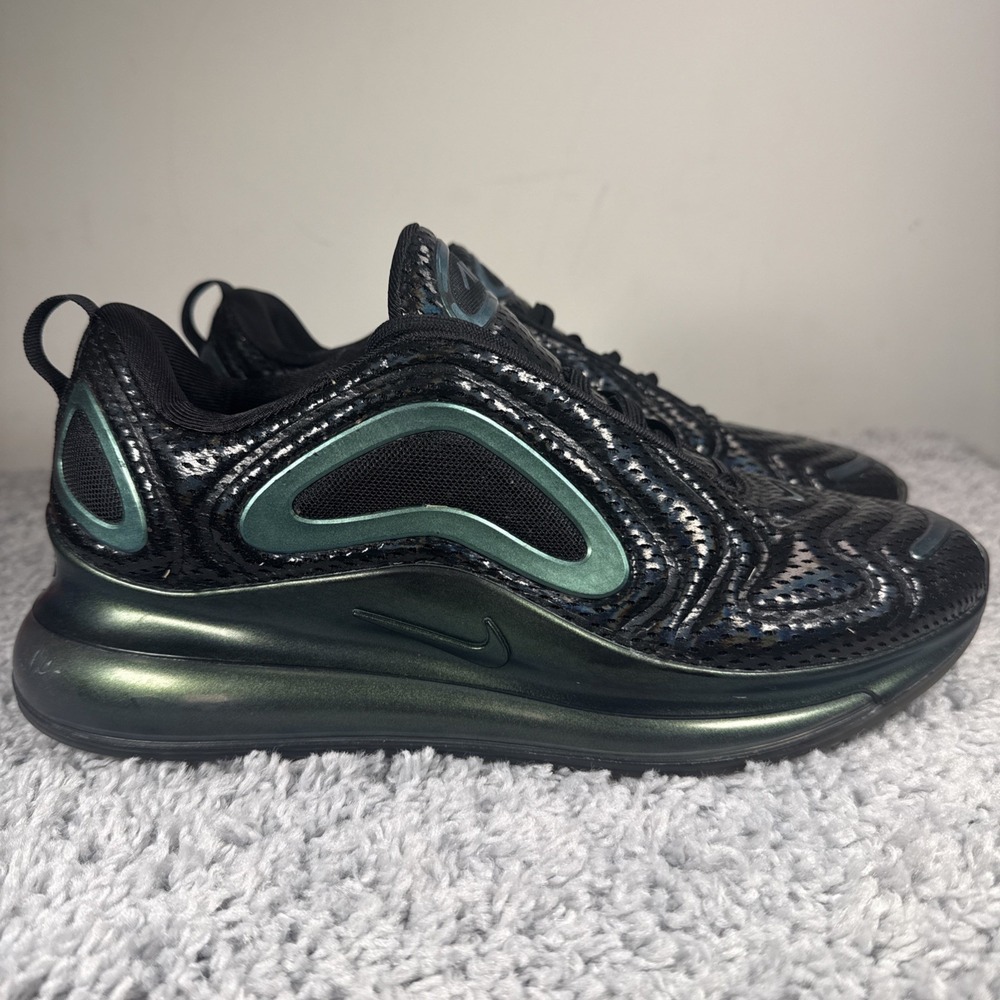 Nike Airmax 720 Throwback Future Iridescent Mens Sz 10 AO2924-003 pre owned
